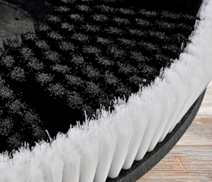 Industrial cleaning brushes for maintenance and refilling